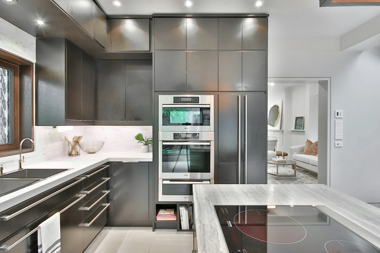 Flood-Zone Base Cabinets: FEMA Flood-Resistant Materials in Florida