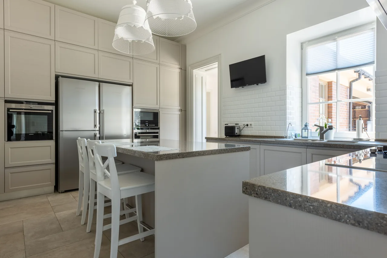 Quartz vs Granite Countertops in Florida