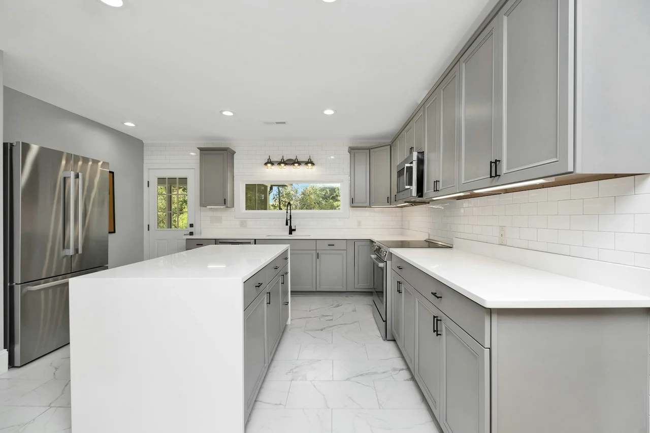 Sintered Stone vs Porcelain Countertops in Florida